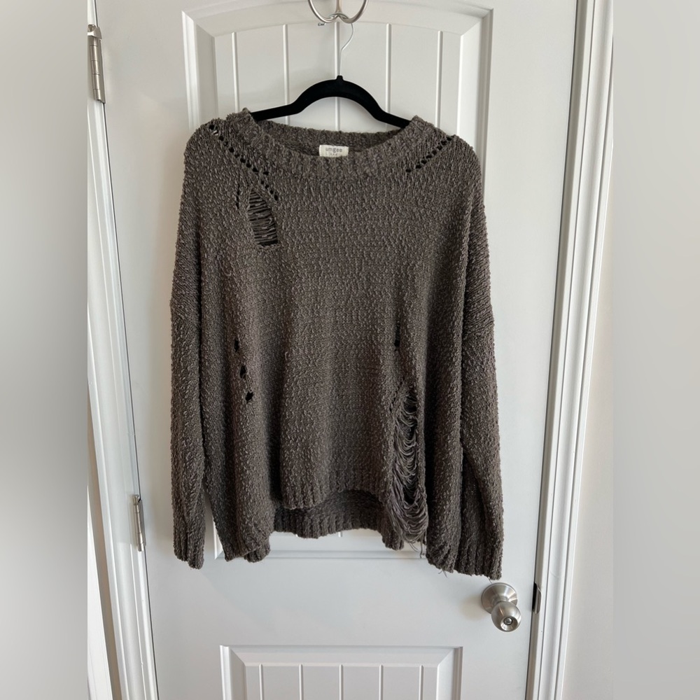 Women’s Umgee Distressed Sweater in Large